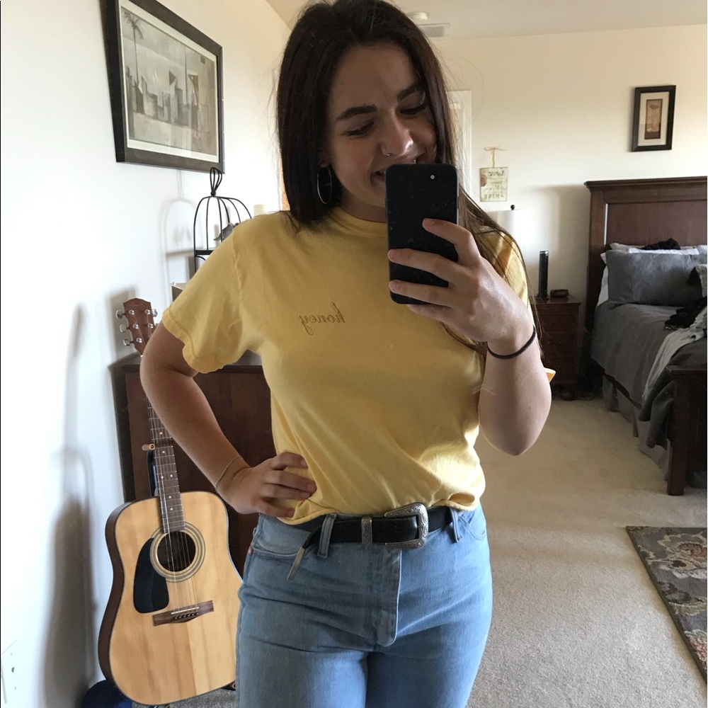 Brandy Melville Honey shirt yellow body t shirt